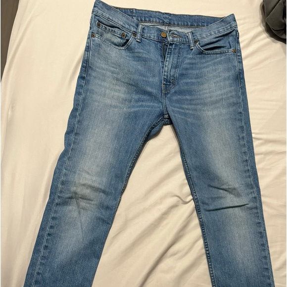 Gently used Levi 510 jeans.. size 32x30, slim fit - Picture 2 of 3